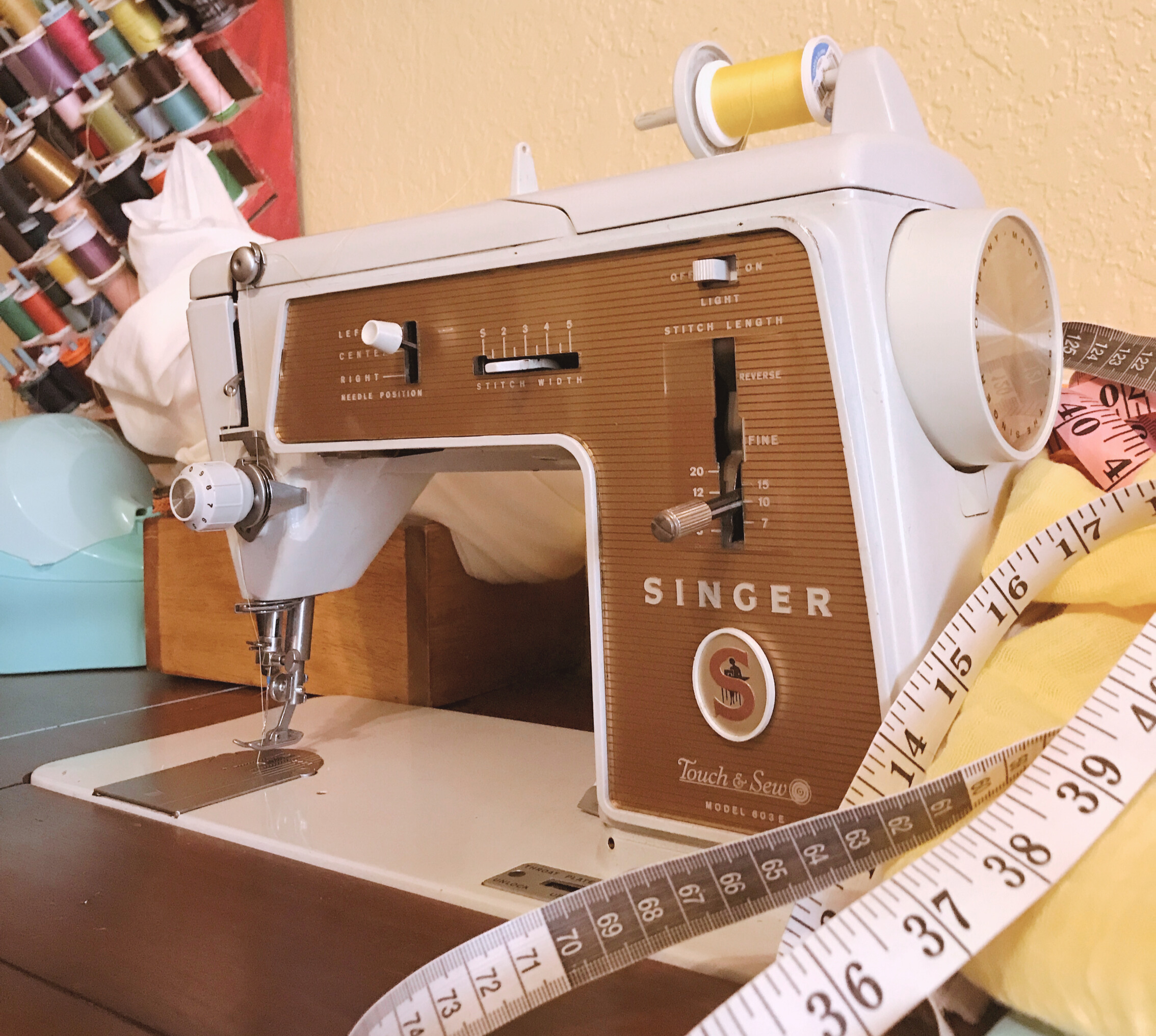 singer 603e, my favorite vintage sewing machine for big projects